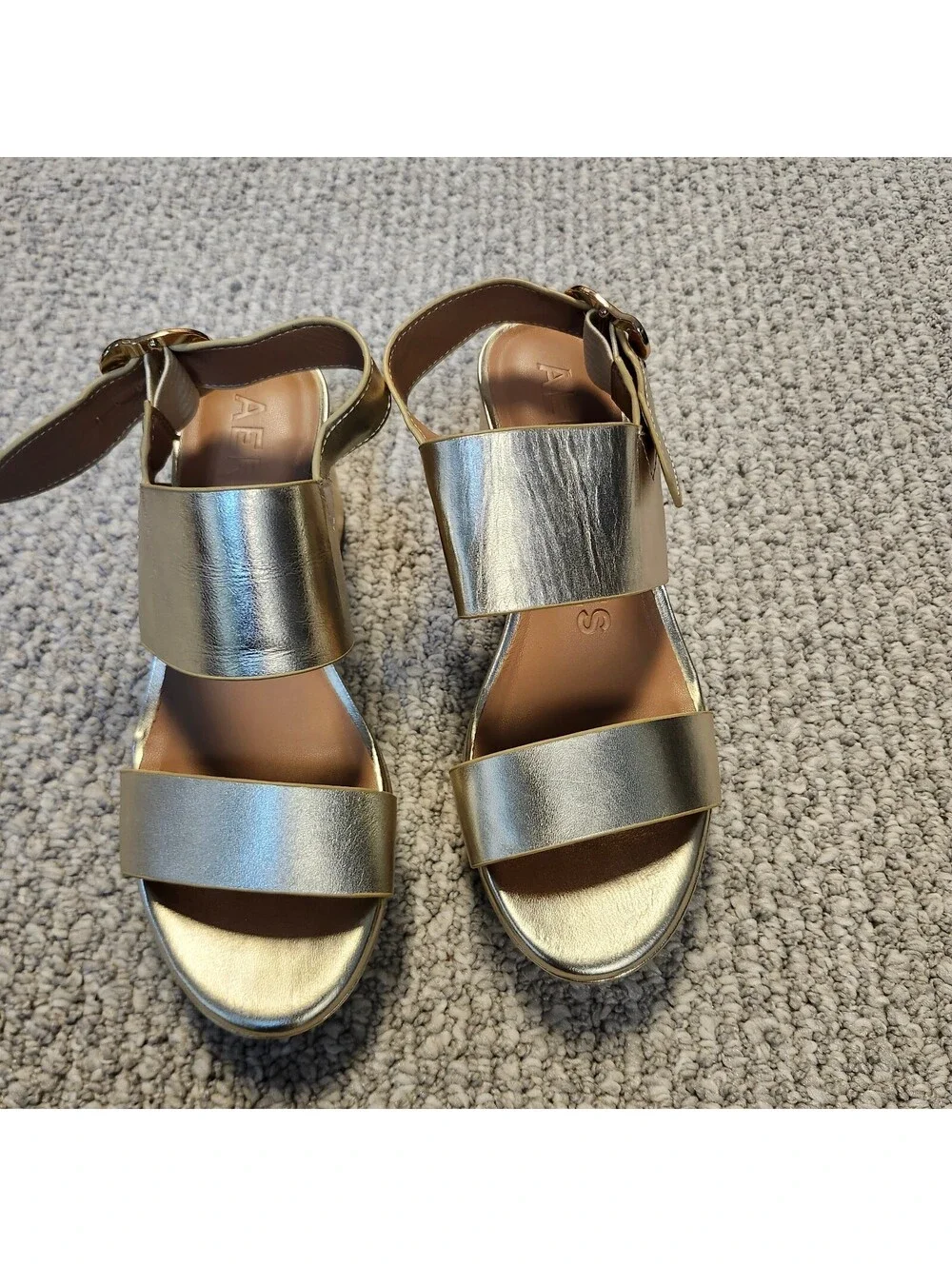 Aerosoles Camera Gold Leather Upper Heel Sandals Size 6M